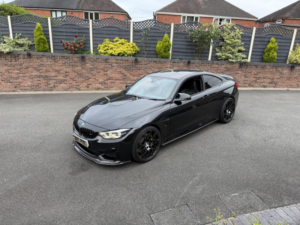 2017 BMW M4 3.0 Dct Biturbo Competition Pack + Hud + Harmon Kardon + Reverse Camera + Spec in Black — image 2