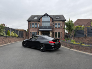 2017 BMW M4 3.0 Dct Biturbo Competition Pack + Hud + Harmon Kardon + Reverse Camera + Spec in Black — image 3