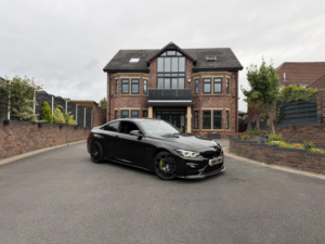 2017 BMW M4 3.0 Dct Biturbo Competition Pack + Hud + Harmon Kardon + Reverse Camera + Spec in Black — image 4