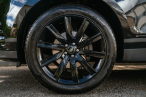 2018 Land Rover Range Rover Velar 2.0 D240 R-Dynamic Hse SUV 5dr Diesel Auto 4WD Euro 6 (s/s) (240 Ps) in Black — image 3