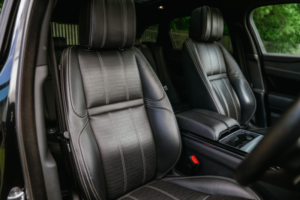 2018 Land Rover Range Rover Velar 2.0 D240 R-Dynamic Hse SUV 5dr Diesel Auto 4WD Euro 6 (s/s) (240 Ps) in Black — image 4