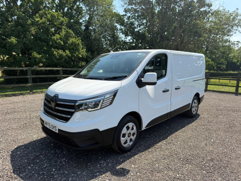 2025 Renault Trafic 2.0 Sl30 Blue Dci 130 Advance Panel Van My24 in White — image 1