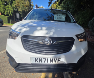 2021 Vauxhall Combo 1.5 Turbo D 2000 Edition in White — image 3