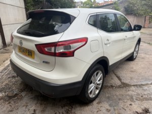 2014 Nissan Qashqai 1.5 Dci Acenta in White — image 5