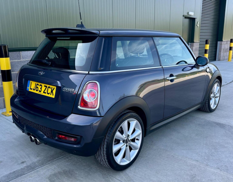 2013 MINI Hatch 1.6 Cooper S Euro 5 (s/s) 3dr in Grey — image 1