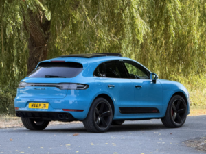 2020 Porsche Macan 2.9 T V6 Gts in Blue — image 3