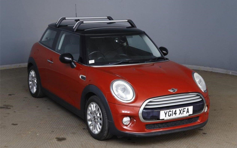 2014 MINI Hatch 1.5 Cooper Auto Euro 6 (s/s) 3dr in Red — image 1