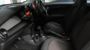 2014 MINI Hatch 1.5 Cooper Auto Euro 6 (s/s) 3dr in Red — image 2