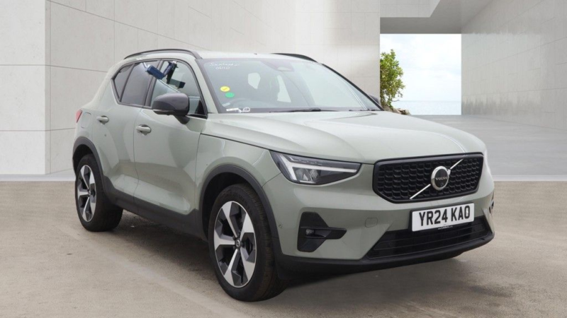 2024 Volvo Xc40 2.0 B3 Mhev Plus Dark SUV 5dr Petrol Hybrid Dct Auto Euro 6 (s/s) (163 Ps) in Green — image 1
