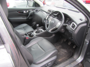 2015 Nissan Qashqai 1.2 Dig-T Tekna in Grey — image 2