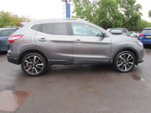 2015 Nissan Qashqai 1.2 Dig-T Tekna in Grey — image 4