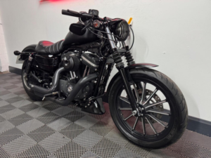2014 Harley-Davidson Sportster 883 Xl883n Iron 883 in Black — image 4