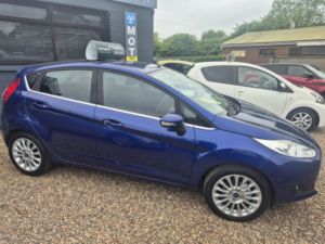 2014 Ford Fiesta 1.0 T Ecoboost Zetec in Blue — image 2