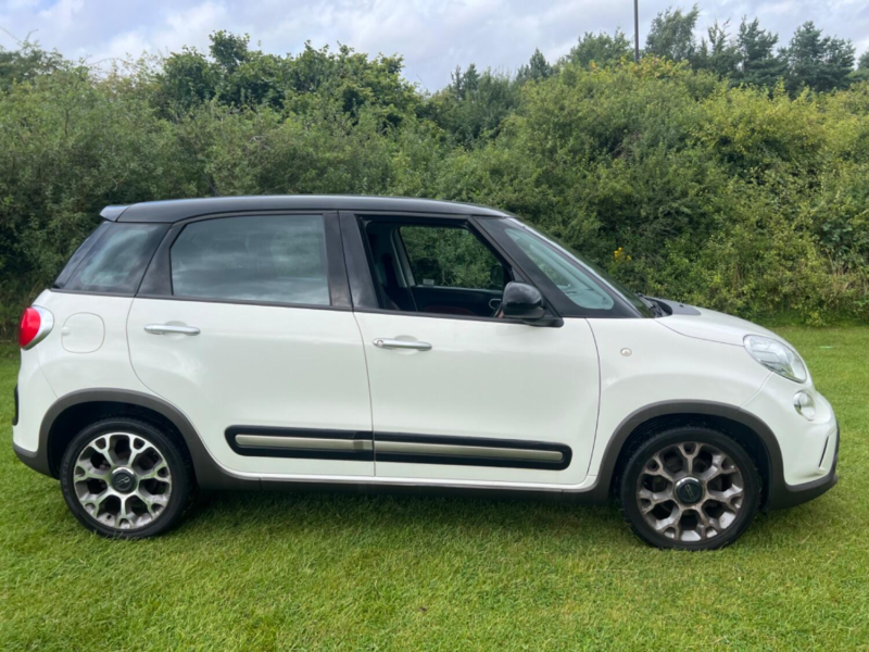 2013 Fiat 500l 1.3 Multijet Trekking in White — image 1