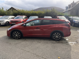 2018 Honda Civic 1.6 I-Dtec Sport Estate in Red — image 2