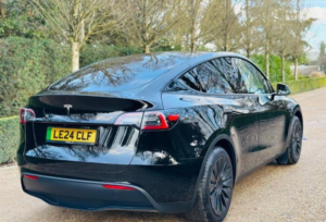 2024 Tesla Model Y Auto Rwd 5dr in Black — image 3