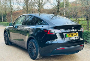 2024 Tesla Model Y Auto Rwd 5dr in Black — image 4