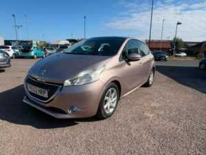 2012 Peugeot 208 1.4 Vti Active Euro 5 5dr in Pink — image 5