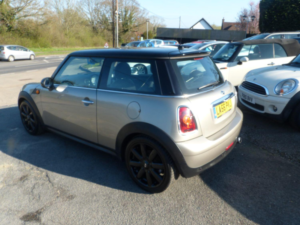 2007 MINI Hatch 1.6 Cooper Hatch in Bronze — image 2