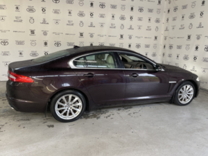 2013 Jaguar Xf 3.0 D V6 Premium Luxury in Red — image 3