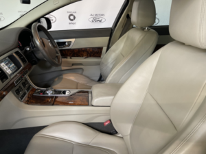 2013 Jaguar Xf 3.0 D V6 Premium Luxury in Red — image 4