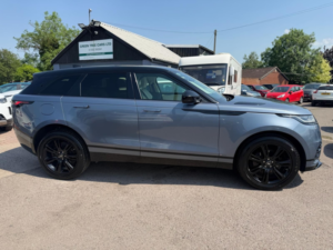 2017 Land Rover Range Rover Velar 2.0 D240 R-Dynamic S SUV 5dr Diesel Auto 4WD Euro 6 (s/s) (240 Ps) in Blue — image 4