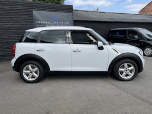 2012 MINI Countryman 1.6 One D Countryman in White — image 2
