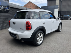 2012 MINI Countryman 1.6 One D Countryman in White — image 3
