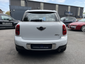 2012 MINI Countryman 1.6 One D Countryman in White — image 4