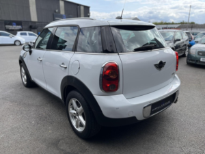 2012 MINI Countryman 1.6 One D Countryman in White — image 5