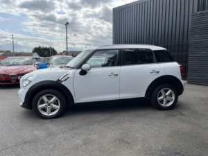 2012 MINI Countryman 1.6 One D Countryman in White — image 6