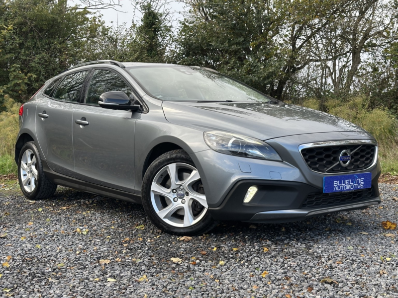 2015 Volvo V40 Cross Country 2.0 Lux D2 in Grey — image 1