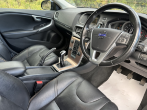 2015 Volvo V40 Cross Country 2.0 Lux D2 in Grey — image 3