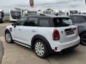 2017 MINI Countryman 1.5 7.6kwh Cooper Se SUV 5dr Petrol Plug-In Hybrid Auto All4 Euro 6 (s/s) (224 Ps) in White — image 6