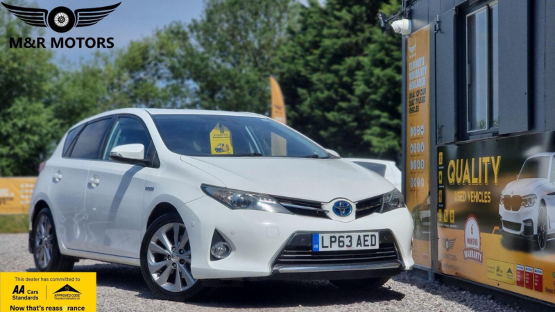 2014 Toyota Auris 1.8 Vvt-H Excel CVT Euro 5 (s/s) 5dr in White — image 1