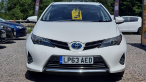 2014 Toyota Auris 1.8 Vvt-H Excel CVT Euro 5 (s/s) 5dr in White — image 4