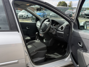 2011 Renault Clio 1.5 Dci Expression in Silver — image 5
