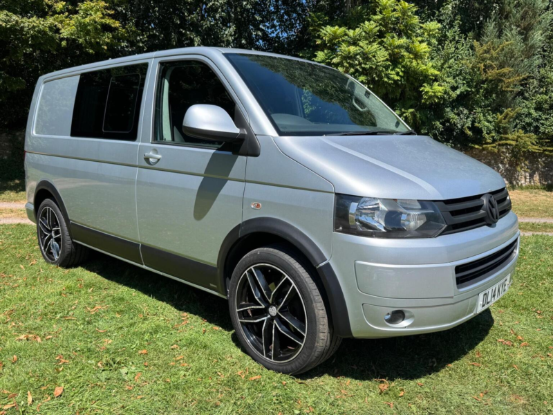 2014 Volkswagen Transporter 2.0 Tdi T30 Highline Kombi L1 H1 4dr in Silver — image 1