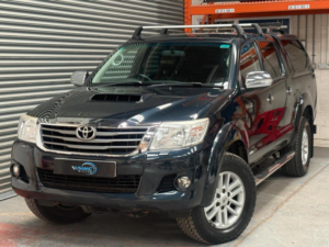 2014 Toyota Hilux 3.0 D-4d Invincible Auto 4WD Euro 5 4dr in Grey — image 2