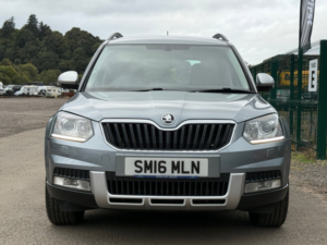 2016 Skoda Yeti 2.0 Tdi Se L Outdoor 5dr Diesel Manual 4WD Euro 6 (s/s) (150 Ps) in Grey — image 2