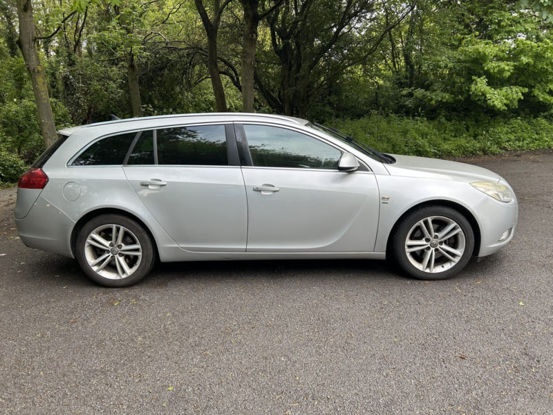 2010 Vauxhall Insignia 2.0 Cdti Sri Nav in Silver — image 1