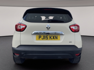 2015 Renault Captur 1.5 Dynamique S Medianav Dci 90 Auto Edc in White — image 6