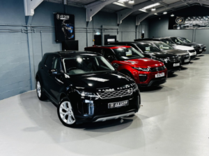 2019 Land Rover Range Rover Evoque 2.0 D150 S in Black — image 3
