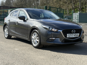 2017 Mazda Mazda3 2.0 Skyactiv-G Se-L Nav in Grey — image 3