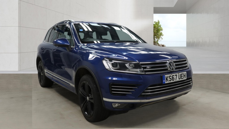 2018 Volkswagen Touareg 3.0 Tdi V6 R-Line in Blue — image 1