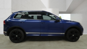 2018 Volkswagen Touareg 3.0 Tdi V6 R-Line in Blue — image 5