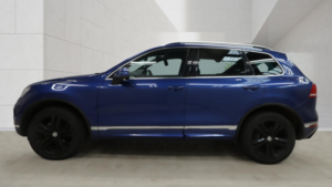 2018 Volkswagen Touareg 3.0 Tdi V6 R-Line in Blue — image 6