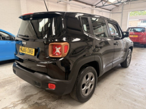 2016 Jeep Renegade 1.6 Renegade My17 Sport 1.6 E-Torq 110hp in Black — image 4