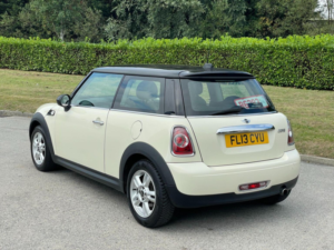 2013 MINI Hatch 1.6 Cooper Euro 5 (s/s) 3dr in White — image 5