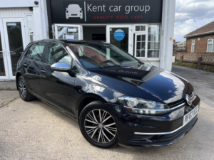 2017 Volkswagen Golf 1.4 Tsi Bluemotion Tech Se Nav in Black — image 3